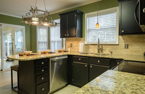 Charlotte House | Sleeps 15, Entire Home, Deep Discounts for Longer Stays