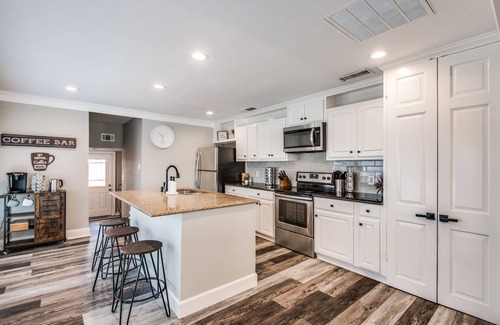Dallas House | Sleeps 16+ Backyard Oasis DAL airport Uptown UTSW