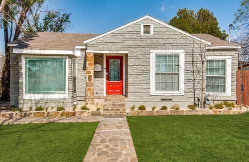 Dallas House | Sleeps 16+ Backyard Oasis DAL airport Uptown UTSW
