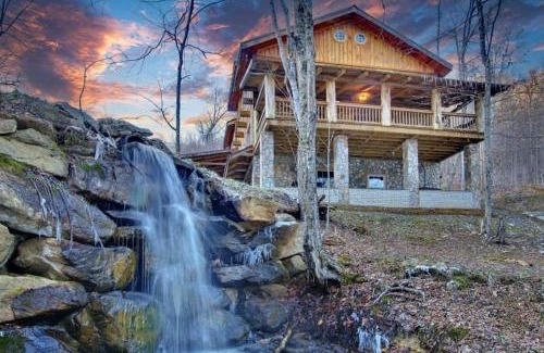Mars Hill House | Sleeps 16 Hot Tub Sauna Dogs Welcome Ping Pong