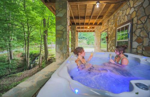 Mars Hill House | Sleeps 16 Hot Tub Sauna Dogs Welcome Ping Pong