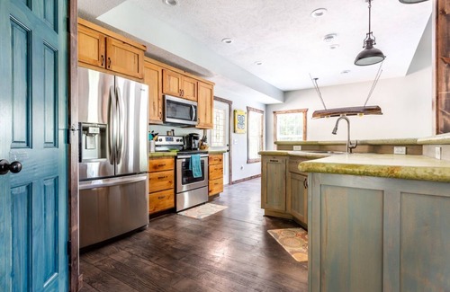 Cassville House | Sleeps 16-Marina, Pool, Roaring River & Table Rock