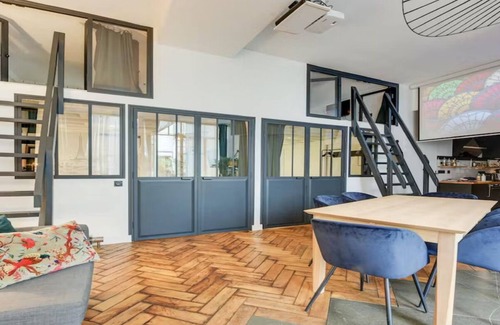 Porte-Saint-Martin Apartment | SLEEPS 17!THE PERFECT COURTYARD HOME FOR A FAMILY GATHERING - CANAL SAINT MARTIN