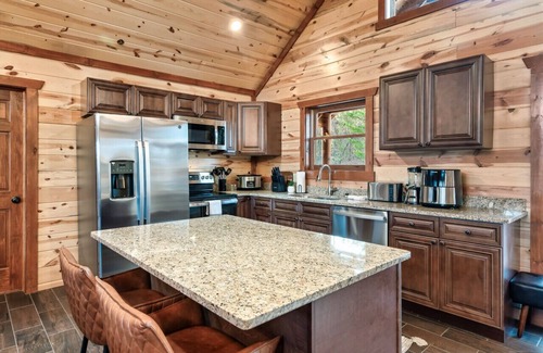 Caton Cabin | Sleeps 20! Large Heated Indoor Pool+Putt-Putt+Game Room