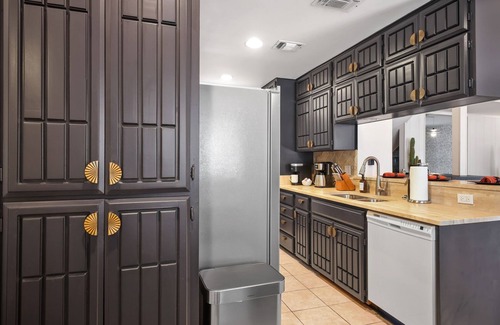 North San Antonio - SAT House | Sleeps 20~Sport Court~Heated Pool~Hot Tub~Putt Putt~Games