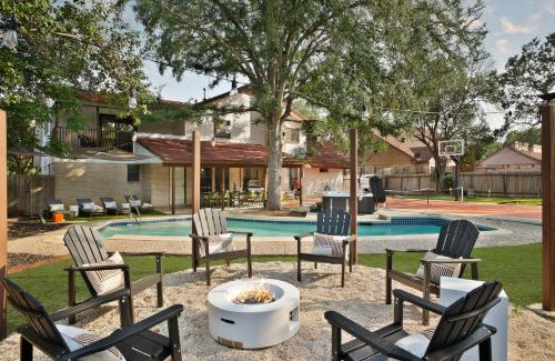 North San Antonio - SAT House | Sleeps 20 Sport Court Pool Hot Tub Putt Putt Games