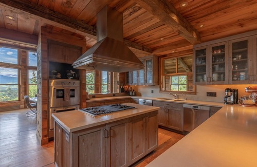 Crested Butte House | Sleeps 23, 8 BR w/full bath, majestic views on 35 acres, walk to town