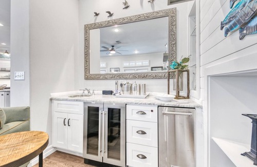 Destin House | Sleeps 24/10 adults, Pvt Beach, Lg Pool, Chef Ready, 4 free bch chairs