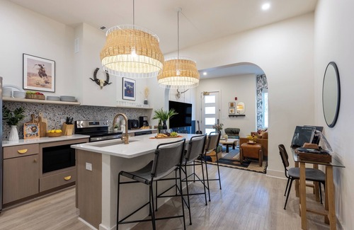 Five Points House | Sleeps 24 | Rooftop, Game Room & Outdoor Spaces | Just 10 Min to Broadway