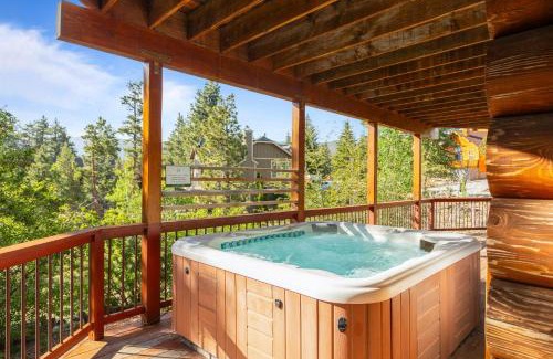 Castle Glen Estates House | Sleeps 27 2 Homes Near the Lake Hot Tub Views Castle Glen Estates