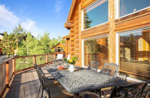 Castle Glen Estates House | Sleeps 27 2 Homes Near the Lake Hot Tub Views Castle Glen Estates