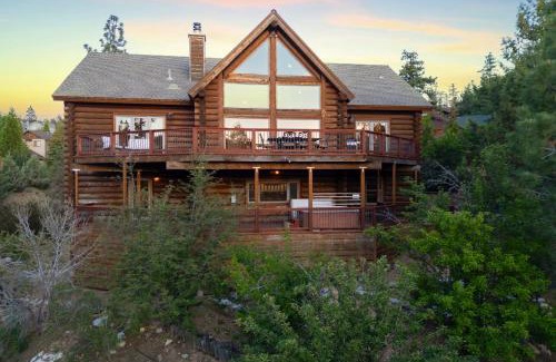 Castle Glen Estates House | Sleeps 27 2 Homes Near the Lake Hot Tub Views Castle Glen Estates