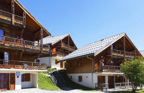 La Toussuire Condo | Sleeps 3! Mountain Adventure + FREE Shuttles