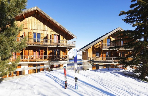 La Toussuire Condo | Sleeps 3! Mountain Adventure + FREE Shuttles
