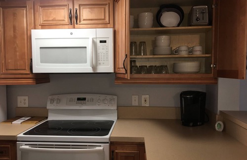 Central Sarasota Condo | Sleeps 4-Close to Downtown, Beaches & Airport/Ground Floor Unit