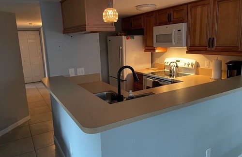 Central Sarasota Condo | Sleeps 4-Close to Downtown, Beaches & Airport/Ground Floor Unit