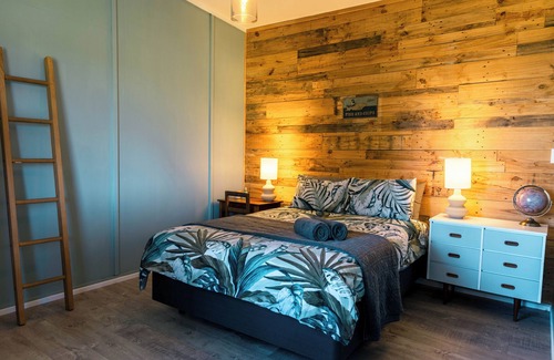 Pukehina House | Sleeps 4, Estuary Front in Pukehina Beach, two minutes to beach