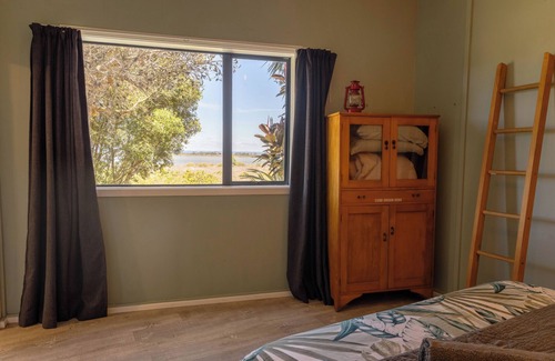 Pukehina House | Sleeps 4, Estuary Front in Pukehina Beach, two minutes to beach