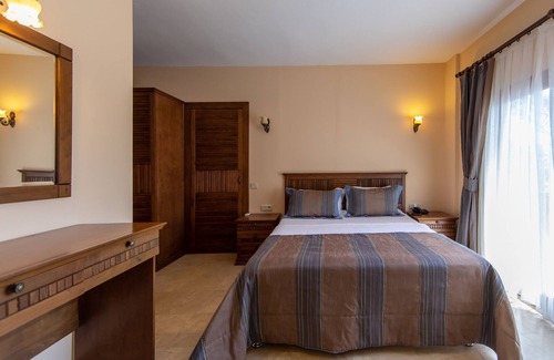 Yaliciftlik Apartment | Sleeps 4, Family-Friendly Apartment - AWZ 305