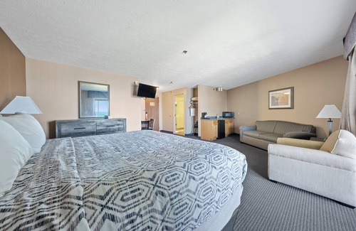 Put-in-Bay Hotel | Sleeps 4: King Suite with Sleeper Sofa and Lake View Balcony