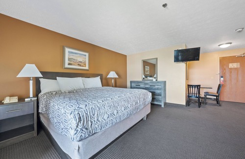 Put-in-Bay Hotel | Sleeps 4: King Suite with Sleeper Sofa and Lake View Balcony