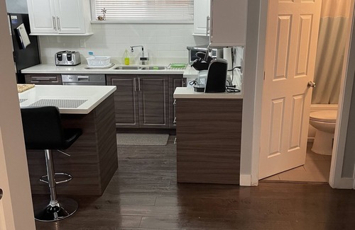 Hastings Apartment | Sleeps 5 Clean & Cozy Hastings Sunrise Suite
