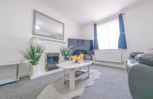 Corby House | Sleeps 5 - Private Garden- Free Parking