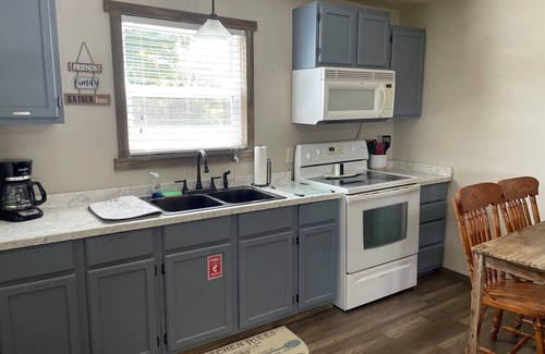 Cassville Condo | Sleeps 5 (unit 4A), pool, next to Big M Marina, 15 min to Roaring River