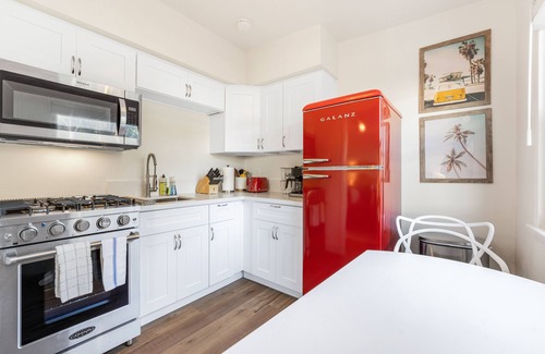 Crown Point House | Sleeps 52! 28 Beds! 6 King Beds - AC - Steps to Beach - 10 homes-in-1 - 6 Cars!