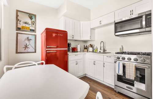 Crown Point House | Sleeps 52! 28 Beds! 6 King Beds - AC - Steps to Beach - 10 homes-in-1 - 6 Cars!