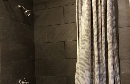 Skyland House | Sleeps 6 - 3 bedrooms 3 .5 bathrooms