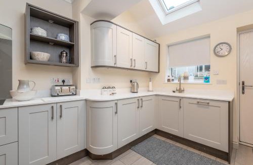 Wadsworth House | Sleeps 6 4 bedrooms 2 minute walk to the Square Hosted Happy Valley Cast