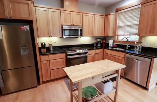 Manzanita House | Sleeps 6 adults 4 kids. One Block to the beach! Beautiful family getaway!