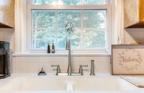 Danville House | Sleeps 6 / Central Location / Quiet / Great for Small Groups