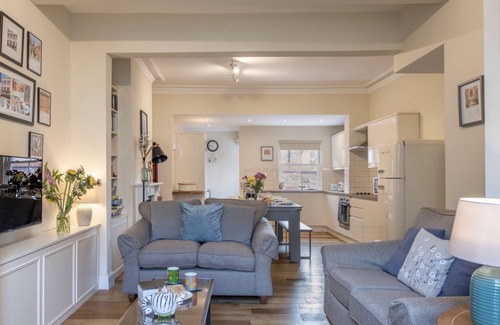 York House | Sleeps 6 Central York 5★Townhouse Parking Courtyard + Pool Table