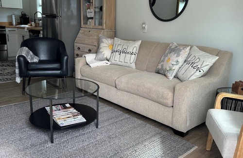 Cleveland Apartment | Sleeps 6.Family friendly home near Lee University. Newly renovated.