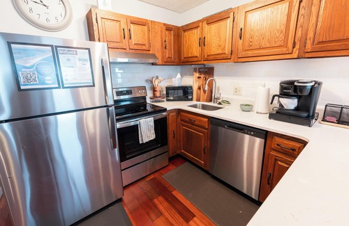 Ocean City Condo | ★ Sleeps 6✓ Linens &Towels✓ Free Parking✓ Sunset View✓ Smart TVs✓ Pool ✓