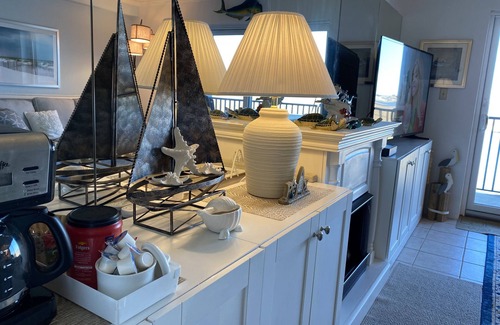 North Ocean City Condo | ★ Sleeps 6,Linens &Towels✓ Free Parking✓ Sunset View✓ Smart TVs✓ Pool ✓