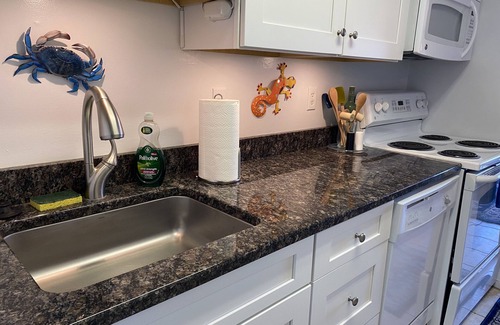 North Ocean City Condo | ★ Sleeps 6,Linens &Towels✓ Free Parking✓ Sunset View✓ Smart TVs✓ Pool ✓