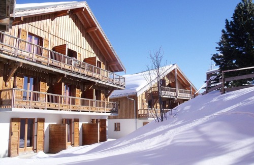 La Toussuire Condo | Sleeps 6! Mountain Adventure + FREE Shuttles