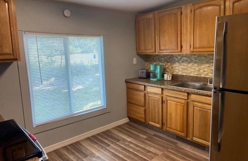 Palmetto House | Sleeps 6 on 3BR House in Charming Palmetto Ellenton, WiFi, AC. Nature & Comfort