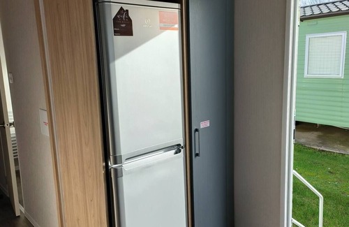 Porthcawl House | Sleeps 6, Onsite Parking