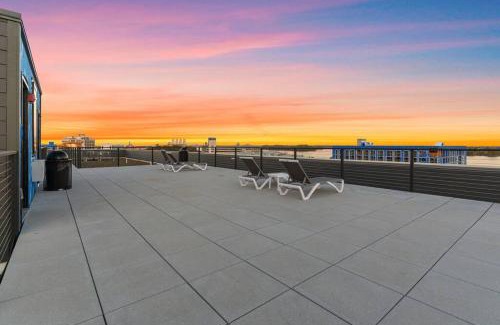 Northern Liberties Apartment | Sleeps 6 - Pier Views - Near Fishtown and Old City