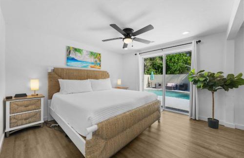 South Sarasota House | Sleeps 6 Private Pool Fire Pit Game House