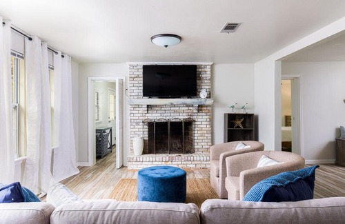 Florida Panhandle House | Sleeps 6 - Water Front Home Close to the Beach and Downtown and Pensacola