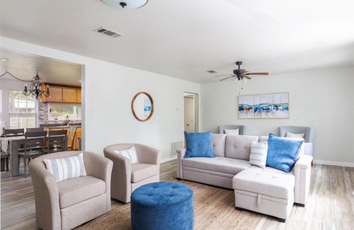 Florida Panhandle House | Sleeps 6 - Water Front Home Close to the Beach and Downtown and Pensacola