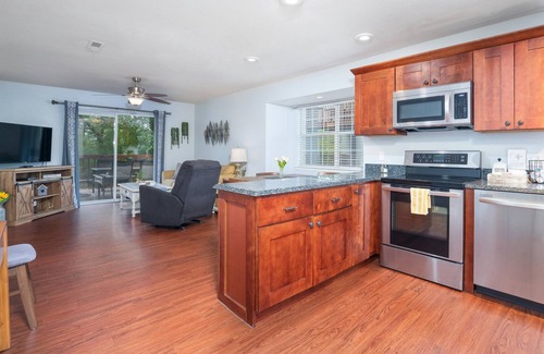 Indian Point Condo | Sleeps 8 | 2BR Condo | Pool + Hot tub | By SDC