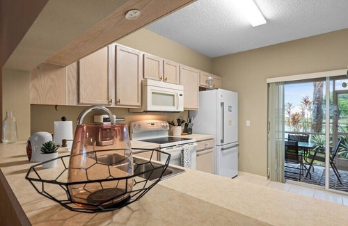 Trailer Estates House | Sleeps 8 2BR King Bed Pool+Tennis+Parking