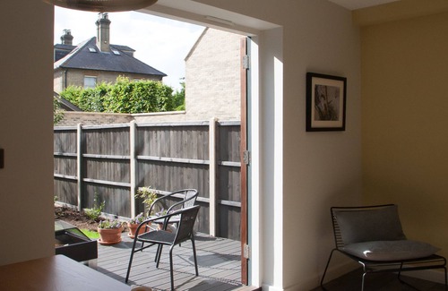 Trumpington House | Sleeps 8, 3 doubles & 2 single beds, free carpark,10 minutes drive to Cambridge