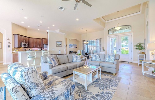 Pelican Villa | Sleeps 8 - Heated pool - Hot tub - Gulf Access - Kayaks